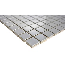 Quadratische Mosaikfliesen aus Metall