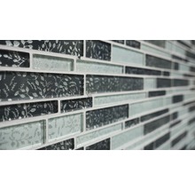 Wandfliesen mit floralem Muster aus Glasmosaik