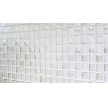 Nahaufnahme von quadratischen Glasmosaikfliesen