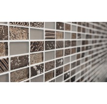 Nahaufnahme eines Mosaiks aus Glas und Stein