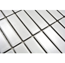 Rechteckige Fliesen in Fischgrätmuster