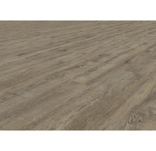 Verlegtes Laminat mit Holzoptik.