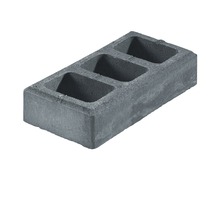 Grauer Betonstein mit drei Löchern