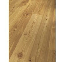 Verlegte Holzbodenbretter mit Maserung