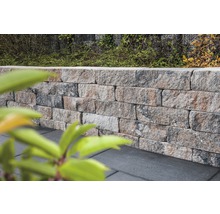 Mauer aus Gartensteinen