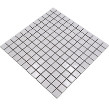 Quadratische Mosaikfliesen auf einem Netz