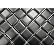 Nahaufnahme von quadratischen Mosaikfliesen