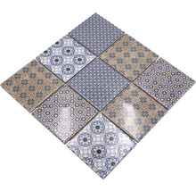 Quadratische Fliesen mit verschiedenen gemusterten Designs