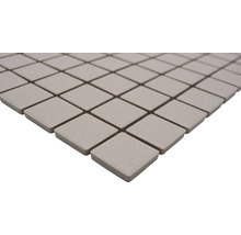 Quadratische Fliesen aus Keramik