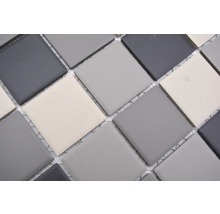 Quadratische Mosaikfliesen aus Keramik