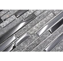 Mosaikfliese aus Stein und Metall