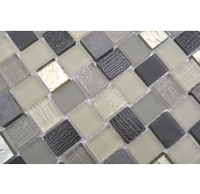 Mosaikfliese mit quadratischen Steinen