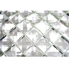 Detailansicht quadratischer Glasmosaikfliesen