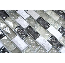 Mosaikfliese aus Glas und Stein im Nahbereich