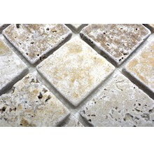 Mosaikfliese aus Travertin in Diamantenform