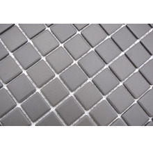 Graue Mosaikfliesen in Nahaufnahme