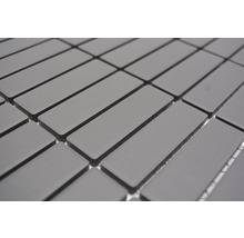 Rechteckige Mosaikfliesen auf Netz