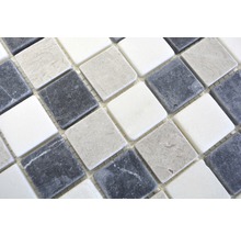 Mosaikfliesen mit quadratischen Steinen