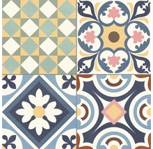 Dekorative Fliesen mit geometrischen und floralen Mustern