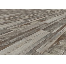 Boden mit Laminat in Holzoptik