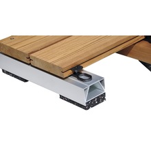 Terrassendielen auf Aluminiumunterkonstruktion mit Dielenbefestigungsclip und Gummigranulatpads