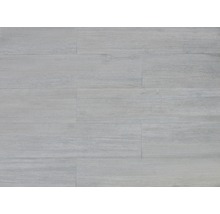 Verlegung von hellem Vinylboden in Holzoptik