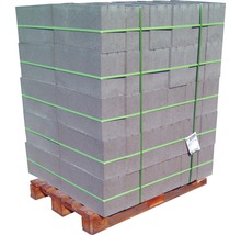 Palette mit Betonpflastersteinen für den Garten- und Landschaftsbau