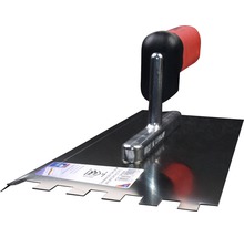 Zahnspachtel aus Metall mit Griff