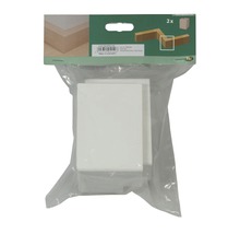 Zwei transparente Abdeckkappen für Holzprofile in Verpackung