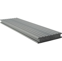 Terrassendiele aus Verbundmaterial mit geriffelter Oberfläche