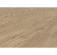 Heller Laminatboden mit Holzstruktur