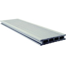 Terrassendiele aus Kunststoff mit Rillenprofil