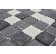 Mosaikfliese mit quadratischen Glassteinen