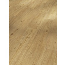 Nahaufnahme von Laminatboden mit Holzoptik