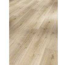 Bodenbelag aus hellem Laminat mit Holzoptik