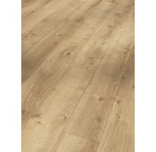 Nahaufnahme von Laminatboden in Holzoptik