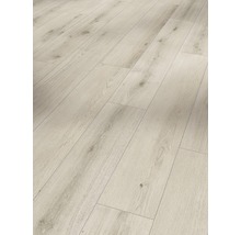 Verlegter Laminatboden mit Holzoptik