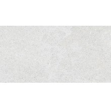 Detailansicht einer hellen Bodenfliese mit gesprenkelter Textur