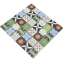 Dekorative Fliesen mit verschiedenen Mustern, zusammengesetzt zu einem Quadrat