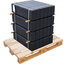 Pflanzsteine aus Beton auf einer Palette gestapelt