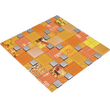 Quadratisches Mosaikfliesenmuster aus Glas und Metall