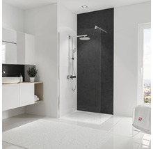 Helles Badezimmer mit Dusche, Waschbecken und Badmöbeln