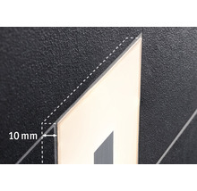 Detailaufnahme eines Produkts, das 10 Millimeter von einer gestrichelten Linie entfernt ist.