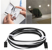 Installationsszene für Fliesen und ein Kabel für LED-Einbaustrahler.