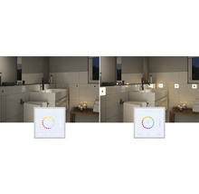 Badezimmer mit Waschbecken und quadratischen Wandleuchten, die über eine Steuerung reguliert werden