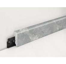 Sockelleiste aus Kunststoff mit Marmoroptik und Befestigungsclip