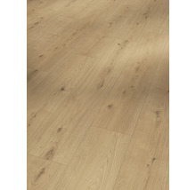 Verlegung von hellem Laminatboden in Holzoptik