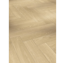 Helle Holzbodenverlegung im Fischgrätenmuster