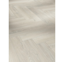 Verlegung von hellem Laminatboden im Fischgrätmuster