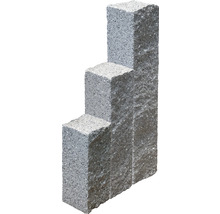 Drei gestapelte Pflanzsteine aus Beton